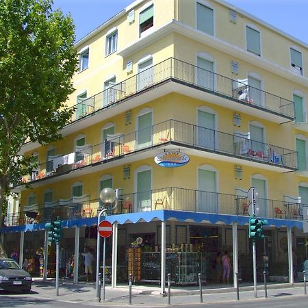 Hotel Marilonda Римини Екстериор снимка