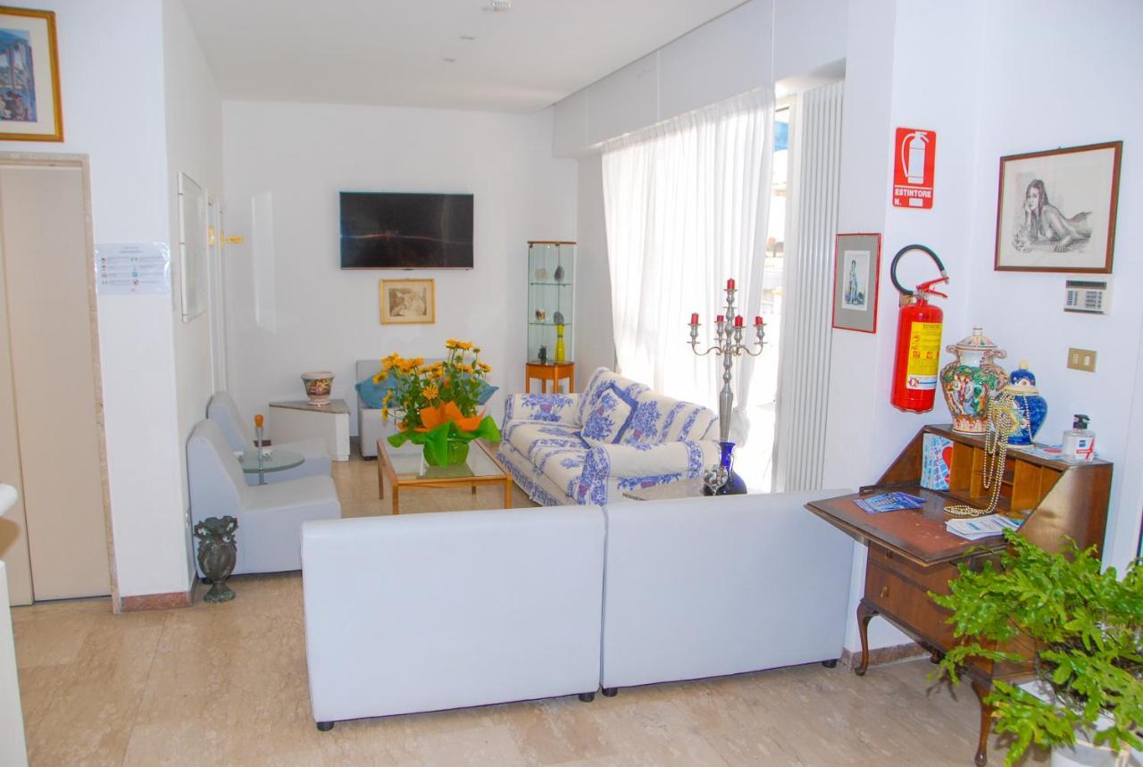 Hotel Marilonda Римини Екстериор снимка