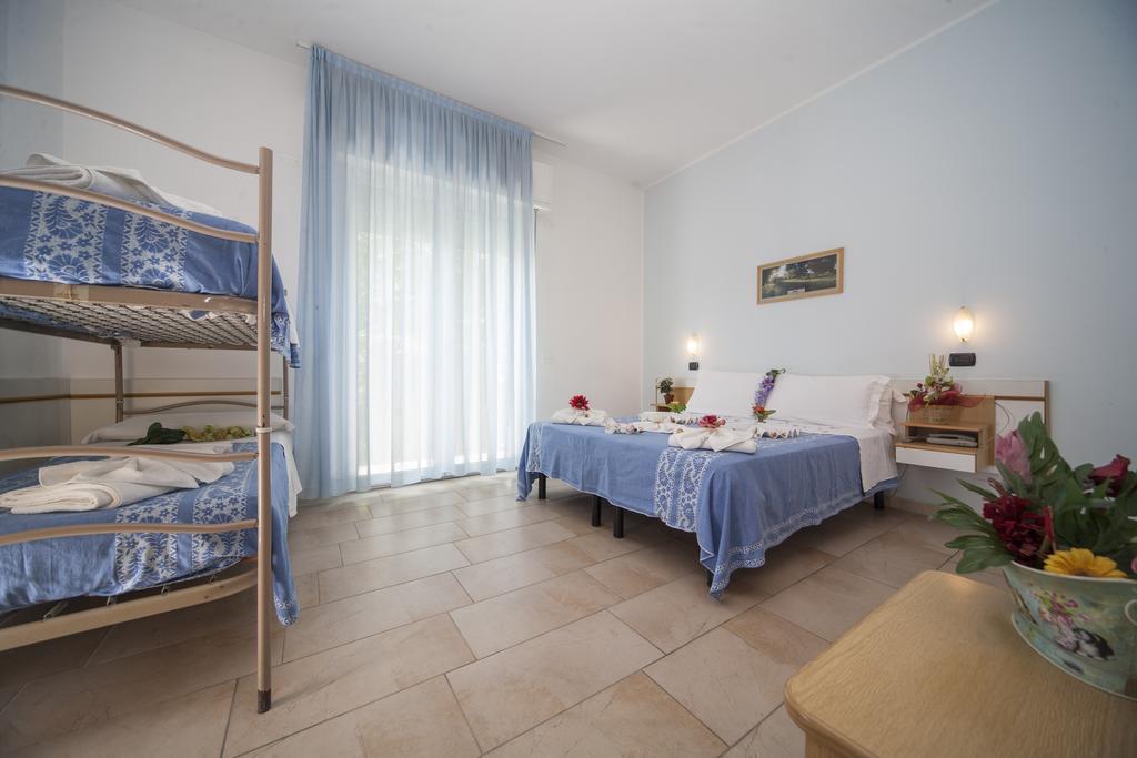 Hotel Marilonda Римини Екстериор снимка