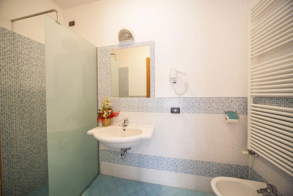 Hotel Marilonda Римини Екстериор снимка