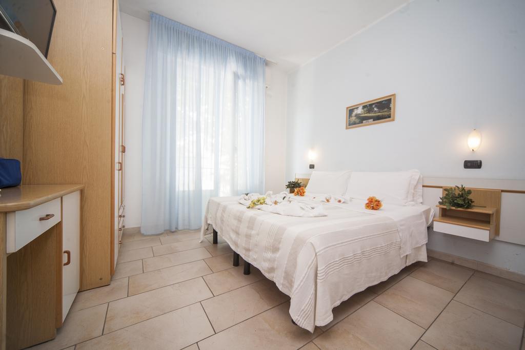 Hotel Marilonda Римини Екстериор снимка