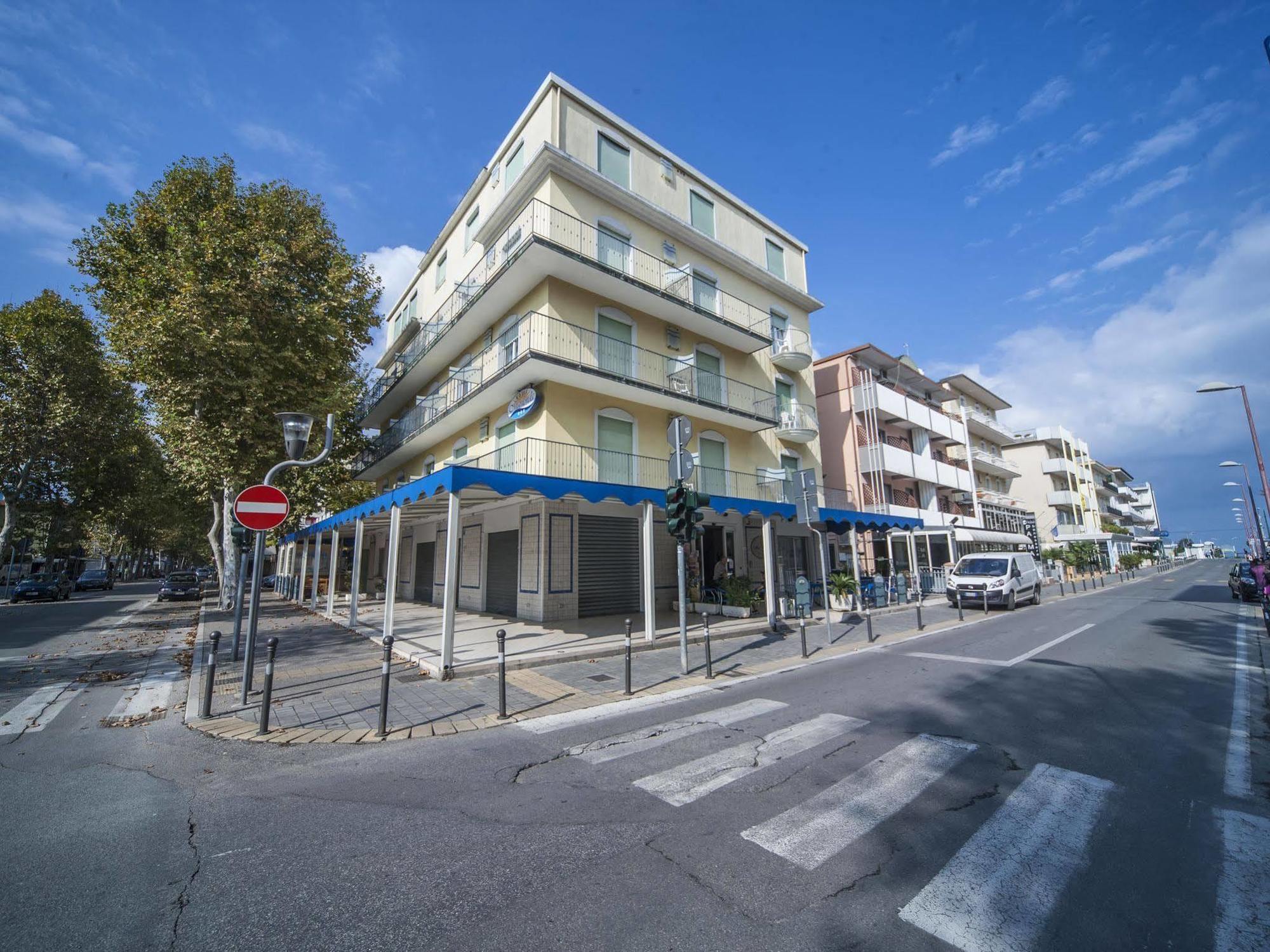 Hotel Marilonda Римини Екстериор снимка